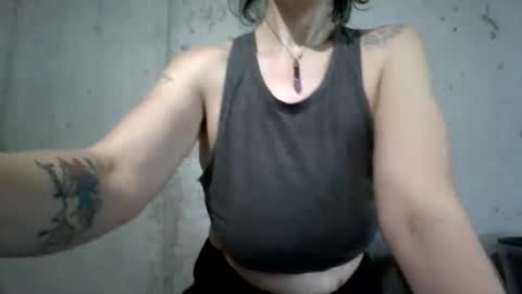 Snapshot of carlysmiles chatting on December 2024 03:37:01 PM Carly Smiles online show from December 2024 03:37:01 PM