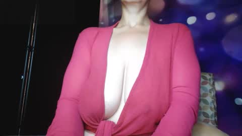 Snapshot of carlysmiles chatting on October 2025 10:59:02 AM Carly Smiles online show from October 2025 10:59:02 AM