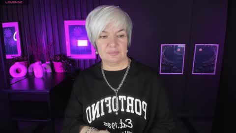 Carmen online show from November 2025 08:31:01 PM