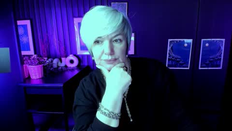 Carmen online show from November 2025 08:45:01 PM