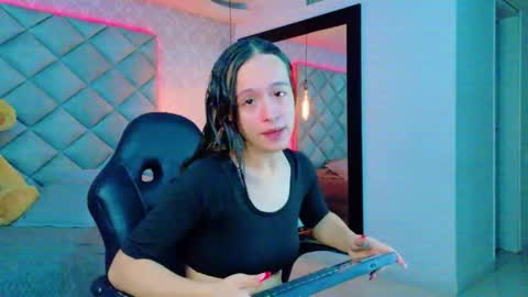 caro_adams1 online show from December 2025 11:14:02 AM