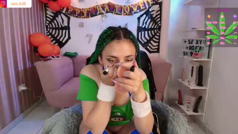 Snapshot of caro_fisher chatting on October 2025 12:50:01 PM Caro Fisher online show from October 2025 12:50:01 PM