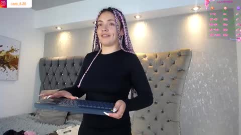 Snapshot of caro_fisher chatting on December 2025 01:06:01 PM Caro Fisher online show from December 2025 01:06:01 PM