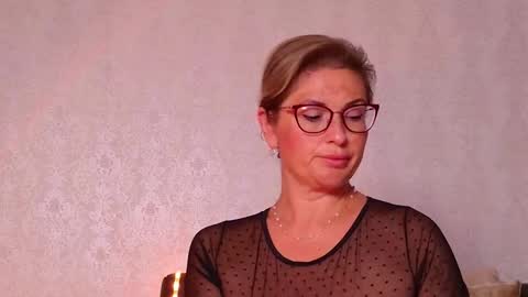 CaroJhones online show from September 2025 04:01:01 AM