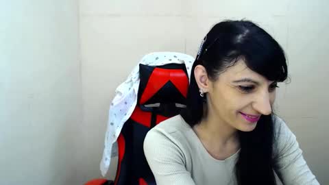 Snapshot of carol_mathevs chatting on November 2025 08:25:01 AM Carol Mathevs online show from November 2025 08:25:01 AM