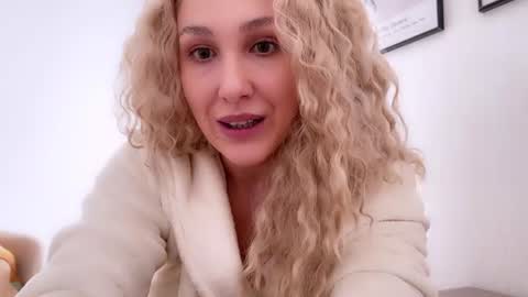 Snapshot of carol_may_ chatting on June 2026 05:16:02 AM carol_may_ online show from June 2026 05:16:02 AM