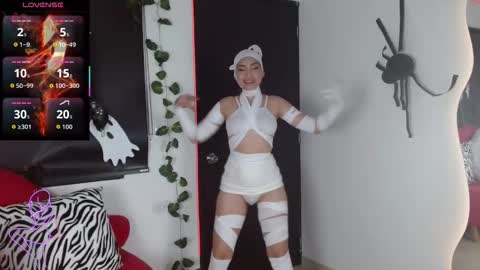 Caroline online show from October 2025 02:08:02 PM