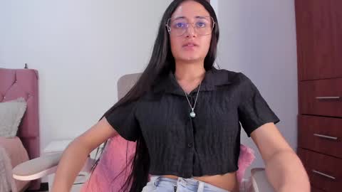 Snapshot of caroliine__ chatting on December 2024 05:06:02 PM Caroline online show from December 2024 05:06:02 PM