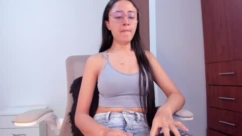 Snapshot of caroliine__ chatting on January 2025 03:22:02 PM Caroline online show from January 2025 03:22:02 PM