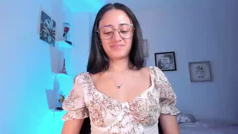 Snapshot of caroliine__ chatting on February 2025 12:13:01 AM Caroline online show from February 2025 12:13:01 AM