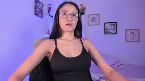 Snapshot of caroliine__ chatting on February 2025 10:06:02 PM Caroline online show from February 2025 10:06:02 PM