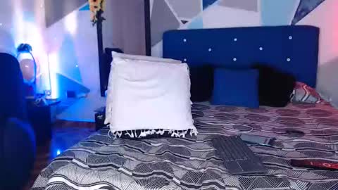 Carolin Moore online show from December 2025 05:20:02 PM