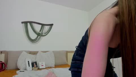 Carolina online show from November 2025 12:28:02 PM