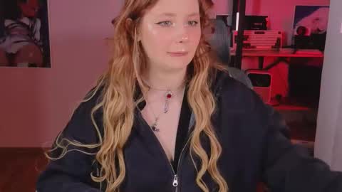 Snapshot of carolina_winter chatting on February 2026 05:25:01 AM Mira online show from February 2026 05:25:01 AM