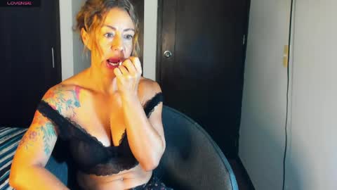 Snapshot of carolina_zaens chatting on April 2026 02:29:01 PM carolina_zaens online show from April 2026 02:29:01 PM