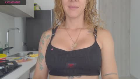 Snapshot of carolina_zaens chatting on April 2026 06:14:02 PM carolina_zaens online show from April 2026 06:14:02 PM