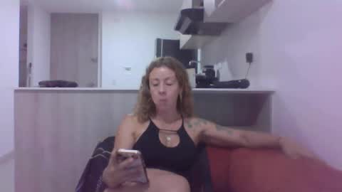 Snapshot of carolina_zaens chatting on May 2026 01:44:01 AM carolina_zaens online show from May 2026 01:44:01 AM