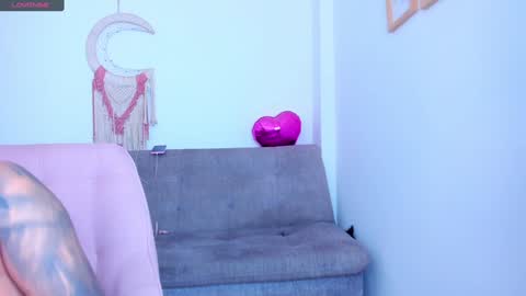 Carolina online show from December 2024 05:10:02 PM