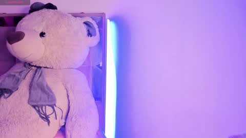 Snapshot of caroline_cute7 chatting on October 2025 03:23:02 AM caroline 3 online show from October 2025 03:23:02 AM