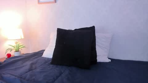  Caroline  online show from November 2025 11:32:02 AM