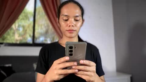 caroline_east online show from April 2026 06:50:02 AM