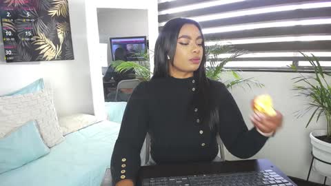 C A R O L I N E online show from January 2025 02:09:01 PM