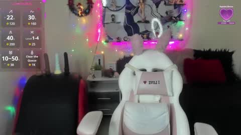 Snapshot of caroline_lenox chatting on January 2025 04:38:02 AM Caroline Lenox online show from January 2025 04:38:02 AM