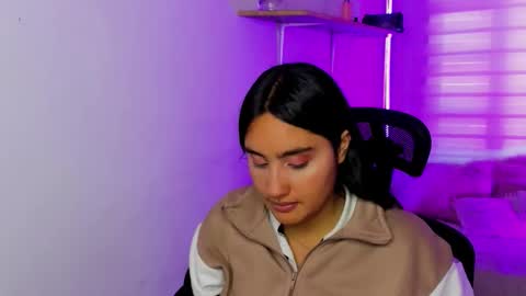 caroline_rodriguez_9 online show from December 2025 01:38:01 PM