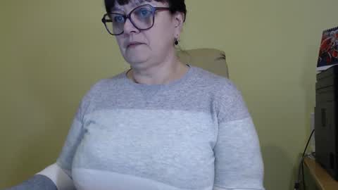 Snapshot of carolinedream_ chatting on October 2025 05:19:02 AM CarolineDream online show from October 2025 05:19:02 AM