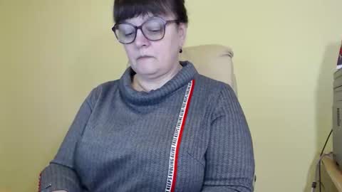 Snapshot of carolinedream_ chatting on December 2025 06:29:02 AM CarolineDream online show from December 2025 06:29:02 AM