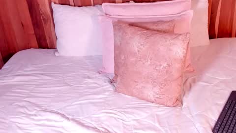 Caroline online show from December 2025 09:23:02 PM