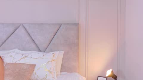 Caroline online show from April 2026 04:17:01 AM