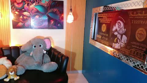 carolinejesh online show from May 2026 03:42:01 PM