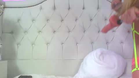 carolinesampaio online show from November 2025 05:57:01 PM