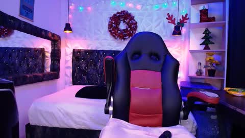 Snapshot of carolinescoth_dl chatting on December 2024 09:16:01 PM Caroline Scoth online show from December 2024 09:16:01 PM