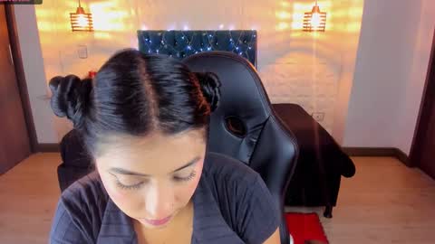 Snapshot of carolinescoth_dl chatting on February 2025 06:08:02 PM Caroline Scoth online show from February 2025 06:08:02 PM