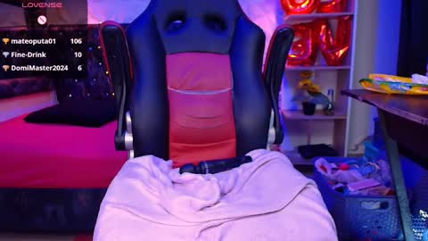 Snapshot of carolinescoth_dl chatting on March 2025 08:29:02 PM Caroline Scoth online show from March 2025 08:29:02 PM