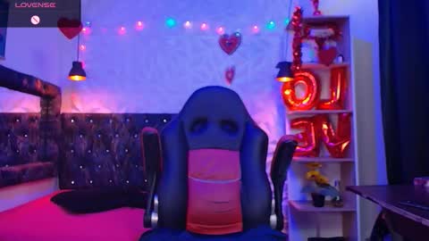 Snapshot of carolinescoth_dl chatting on March 2025 06:55:01 PM Caroline Scoth online show from March 2025 06:55:01 PM