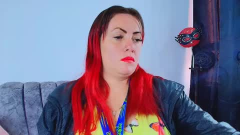 Carolinhe  online show from October 2025 07:33:01 PM