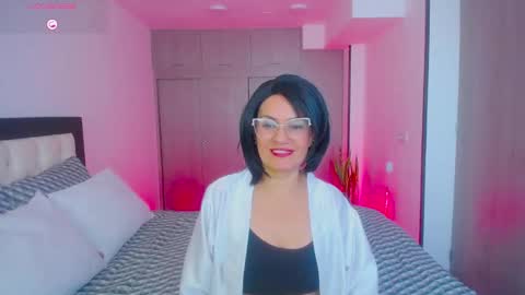 Snapshot of carolinnefiotti chatting on September 2025 01:24:02 PM CarolinneFiotti online show from September 2025 01:24:02 PM