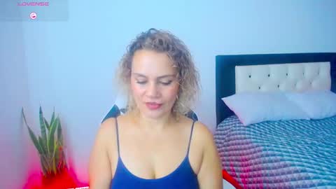 Snapshot of carolinnefiotti chatting on October 2025 02:28:02 PM CarolinneFiotti online show from October 2025 02:28:02 PM