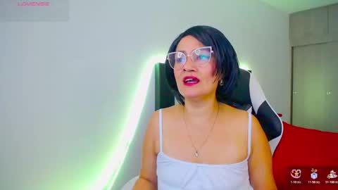 Snapshot of carolinnefiotti chatting on November 2025 02:49:02 PM CarolinneFiotti online show from November 2025 02:49:02 PM