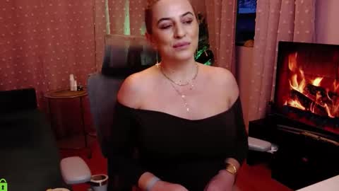 Carrie online show from November 2025 05:17:02 AM