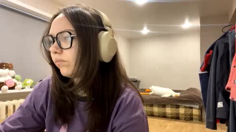 Emilia online show from December 2025 03:12:01 AM