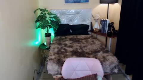 cassandrafoxxx online show from December 2024 08:44:02 AM