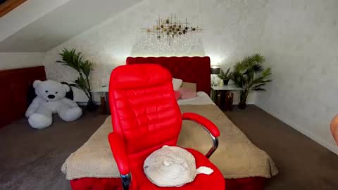 Cassandra online show from February 2025 10:37:02 AM