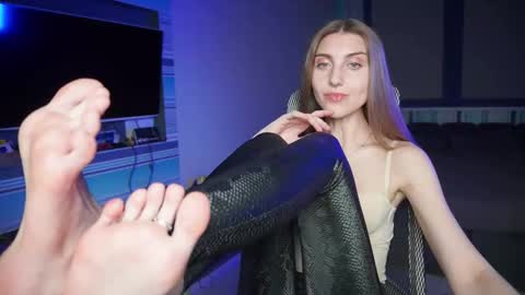 Seductress Cassia  FINDOM AND SADISM  NO NUDE online show from November 2025 04:12:02 PM
