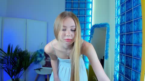Hello my name is Cassie and my friend Nilo is also here online show from December 2024 11:40:01 AM
