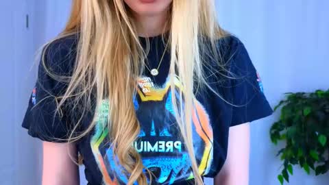 Hello my name is Cassie and my friend Nilo is also here online show from February 2025 12:45:02 PM