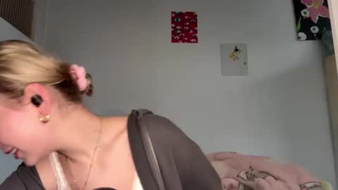 Snapshot of cassijent chatting on February 2026 08:10:02 AM Olivia online show from February 2026 08:10:02 AM